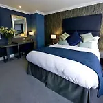 Отель Langdale & 4*